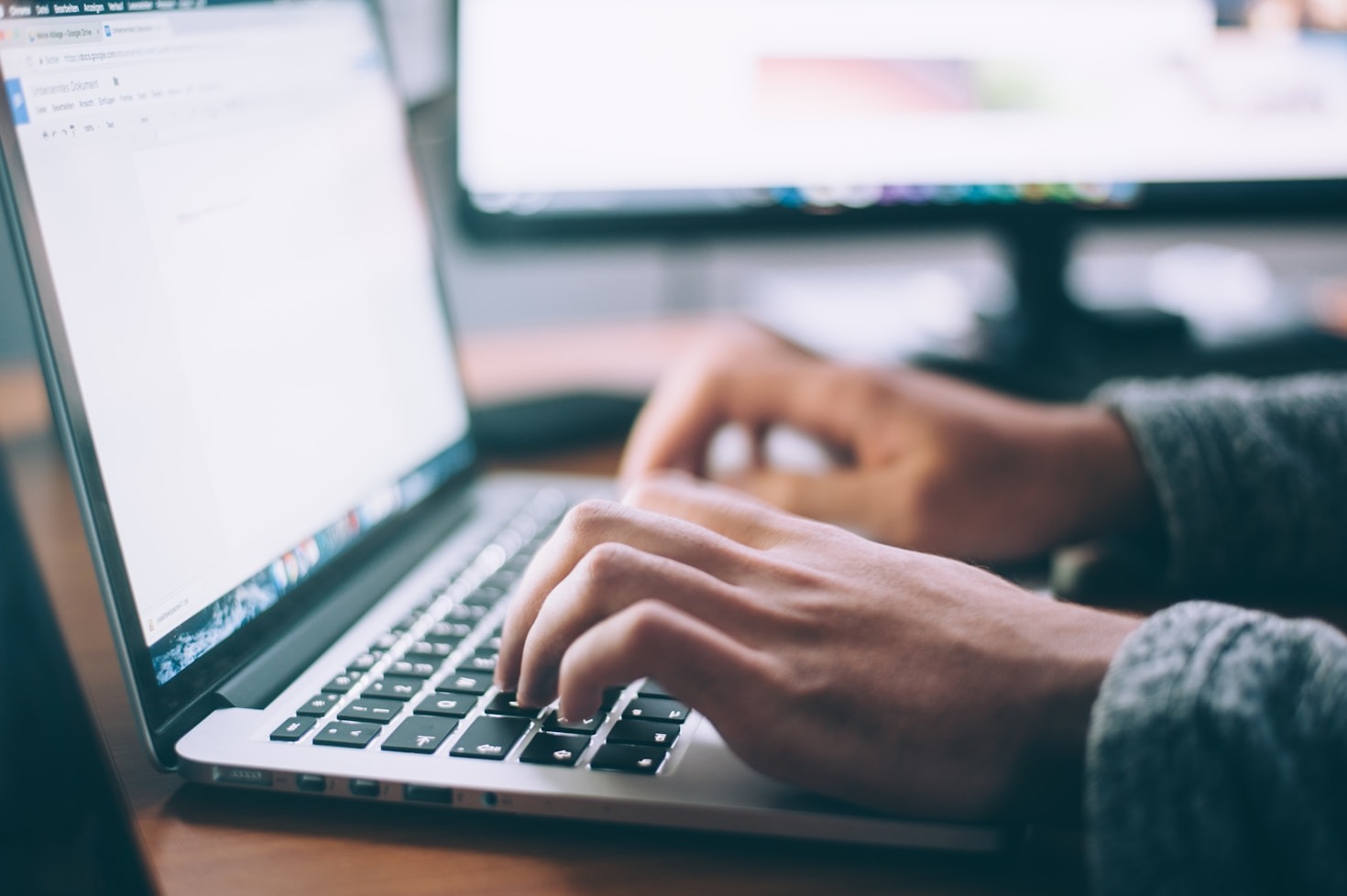 Tips Menjaga Etika Saat Berdiskusi Online